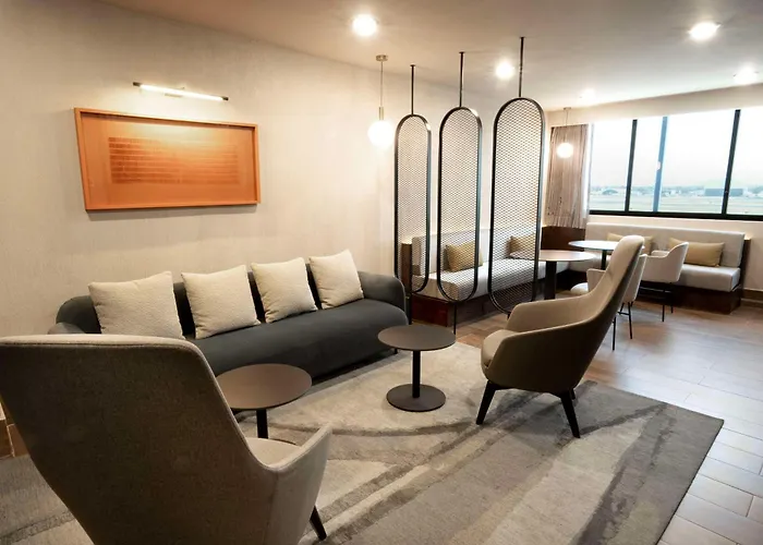 Hilton Airport 4*