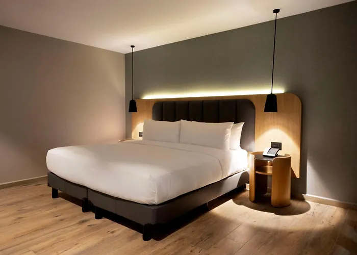 Отель Hilton Airport 4*
