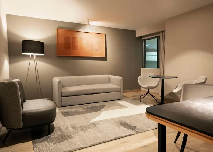 Hilton Airport Hotel 4*