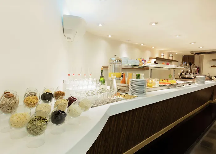 Hilton Airport Отель